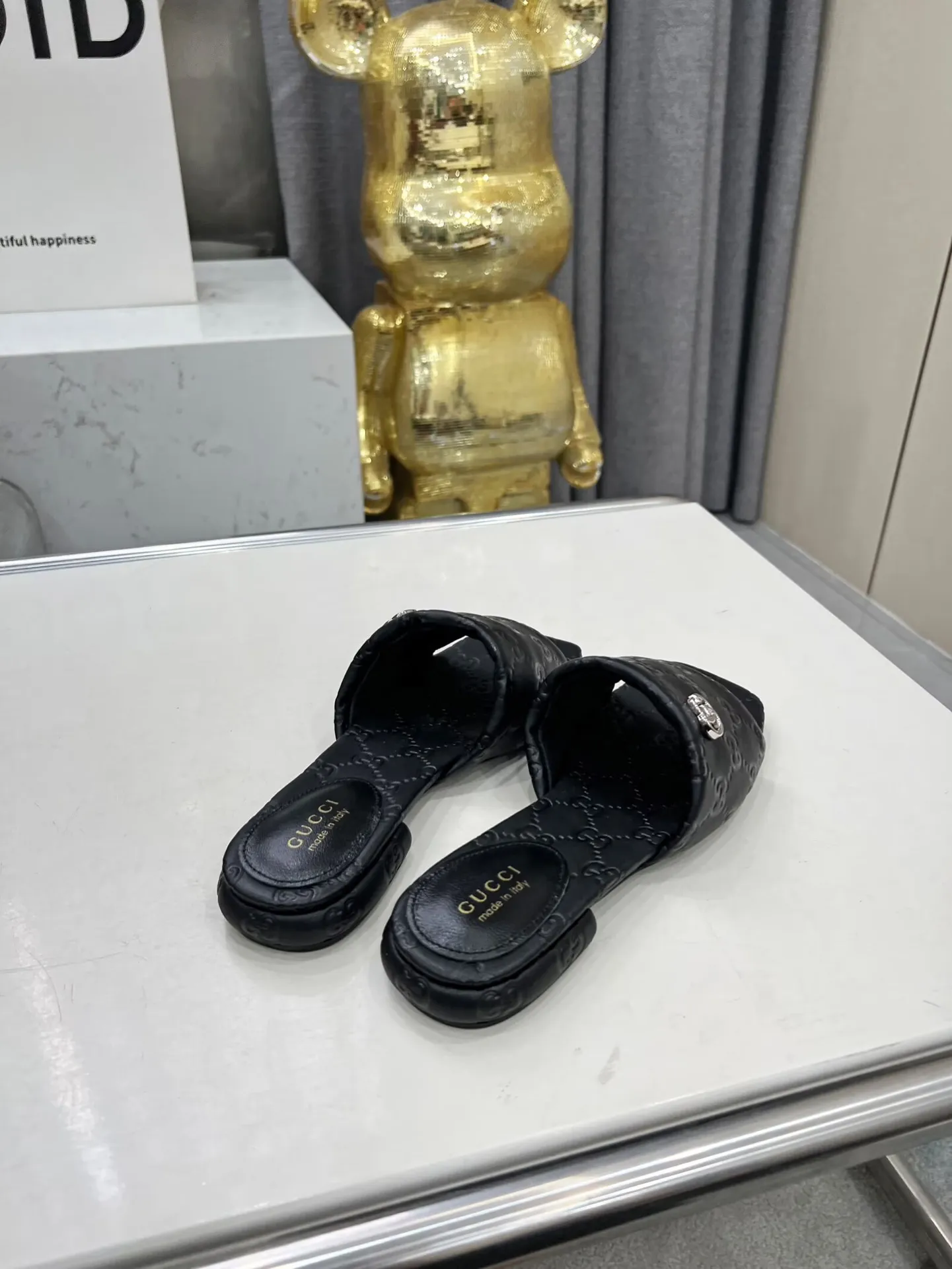 👟👟Ex-factory price 440👟👟 Women's Shoes Women's Clothing Gucci Double G slippers, a fashionable, high-end and full of personality✅ Very stable, comfortable and durable for daily use, convenient and unique for daily matching, a must-have classic for summer, the upper is made of GUCCI 3D embossed, genuine leather outsole Fabric: cowhide Lining/foot pads: sheepskin Color: black, white, brown, burgundy Code number: 35-42 (41 and 42 need to be customized) Packaging: Comes with cloth bag and card.